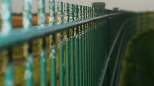 fence-442272_640(2)